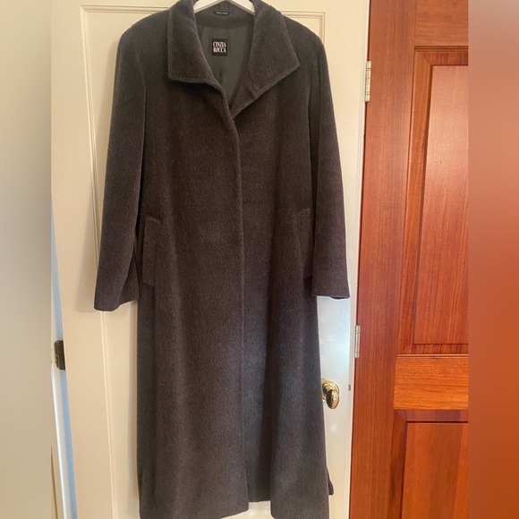 Beautiful lightly worn calf length single breasted side slit long coat.